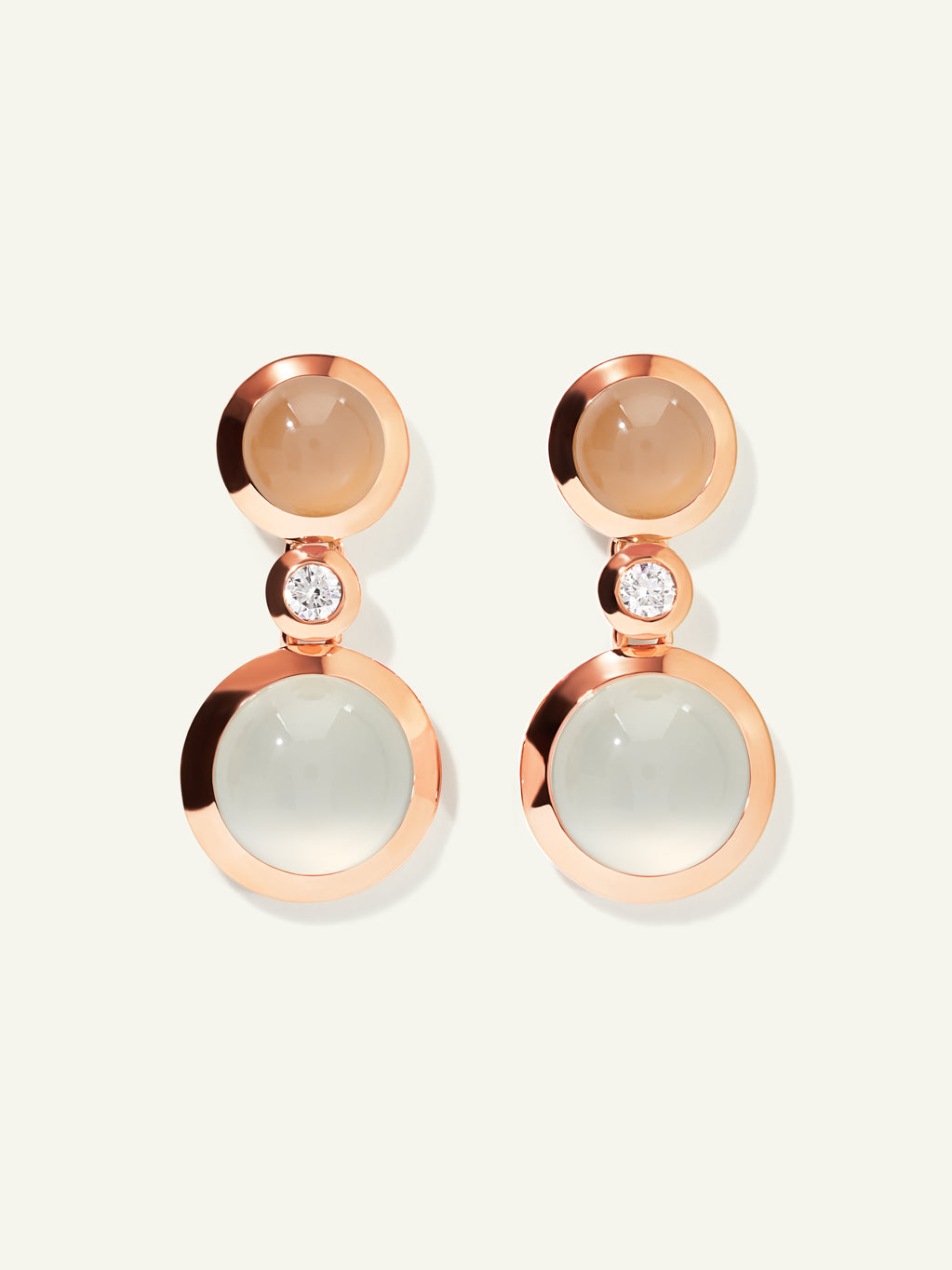 BOUTON 2 Cabochons Ohrringe in 'Camel' mit Diamanten
