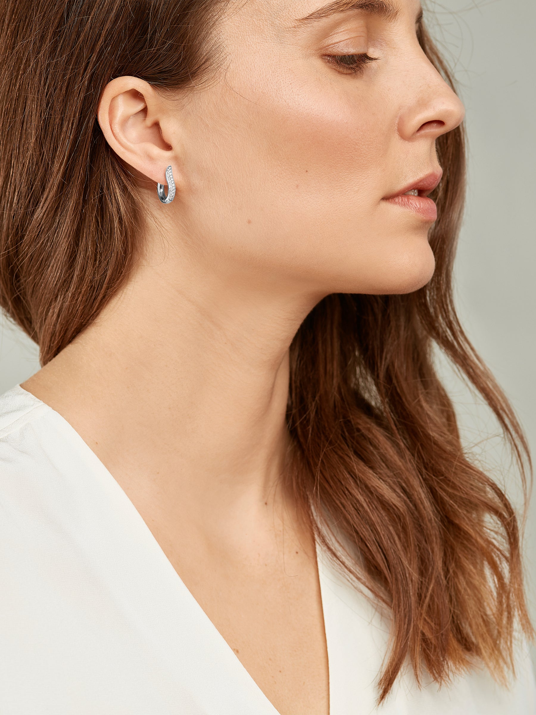 SIGNATURE Earrings Hoop small Diamond Pavé 18K white Gold