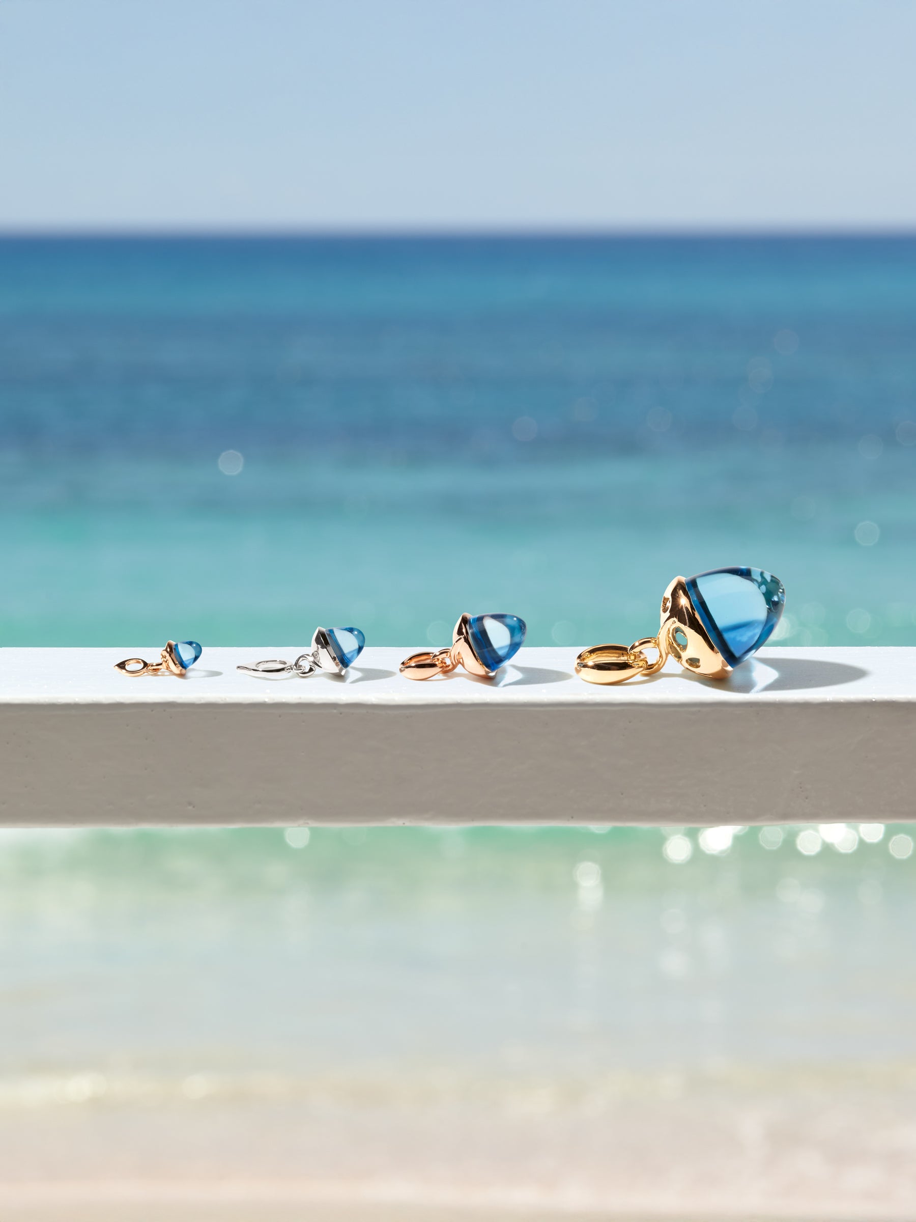 MIKADO Bouquet Pendant with London Topaz