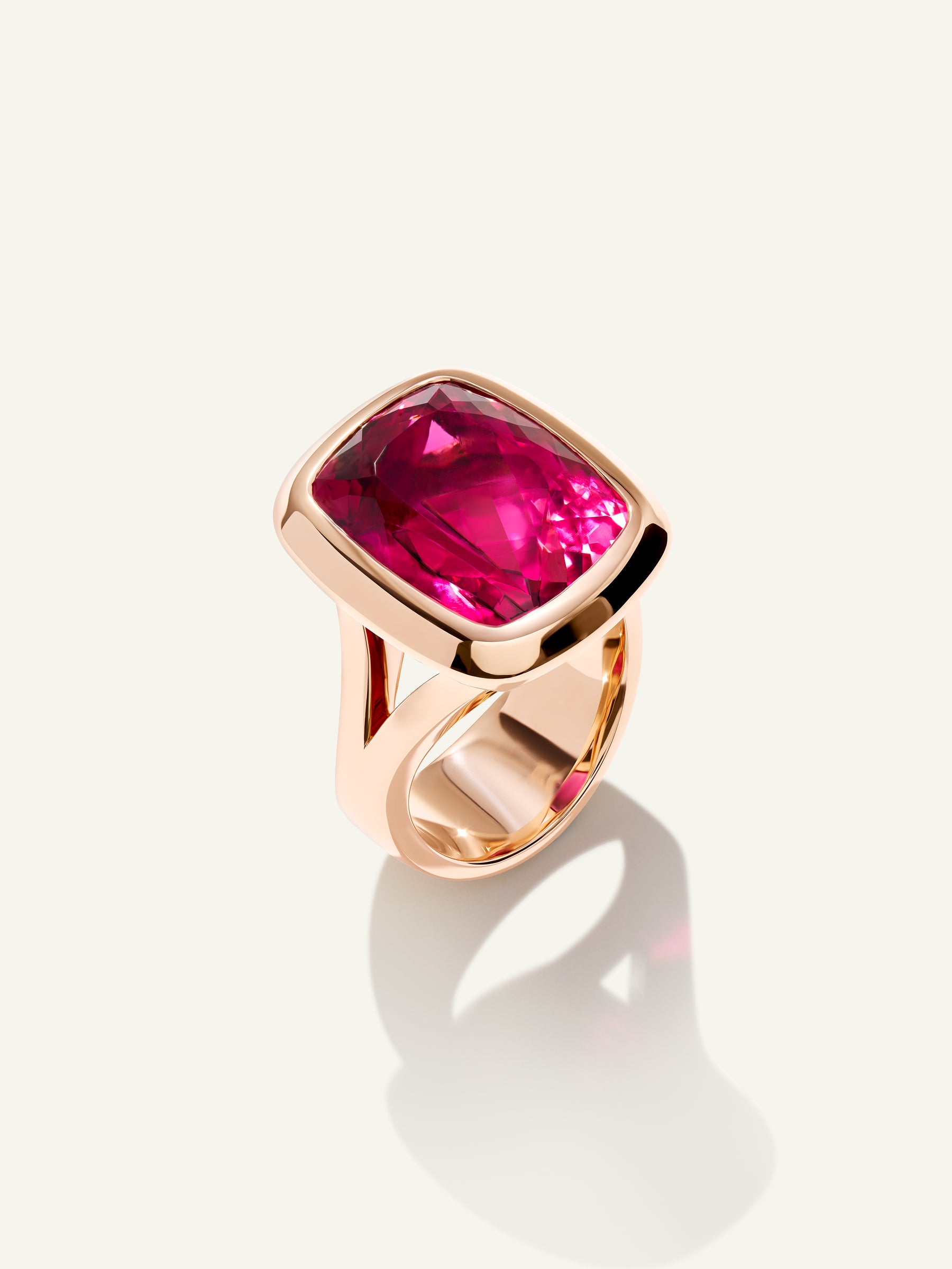 CUSHION Ring mit Rubellit