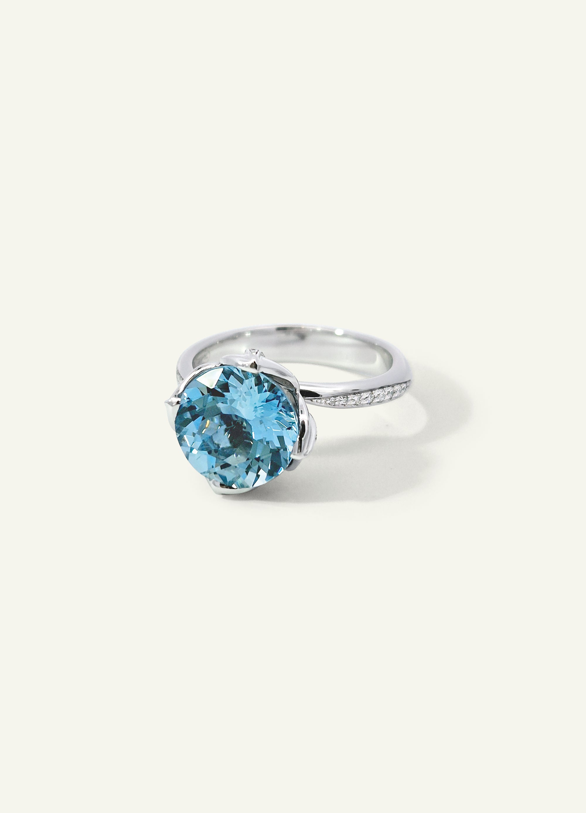 R-TUL-Aqua3.2-p-wg | TULIP Ring with Aquamarine